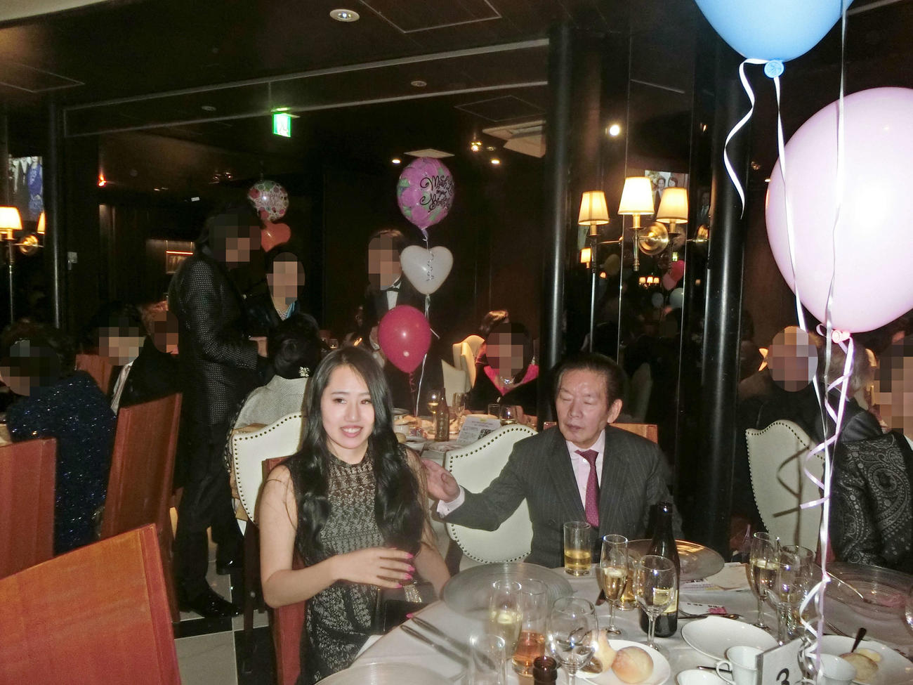 18年2月、野崎幸助さん（右）と須藤早貴容疑者（画像は一部加工）