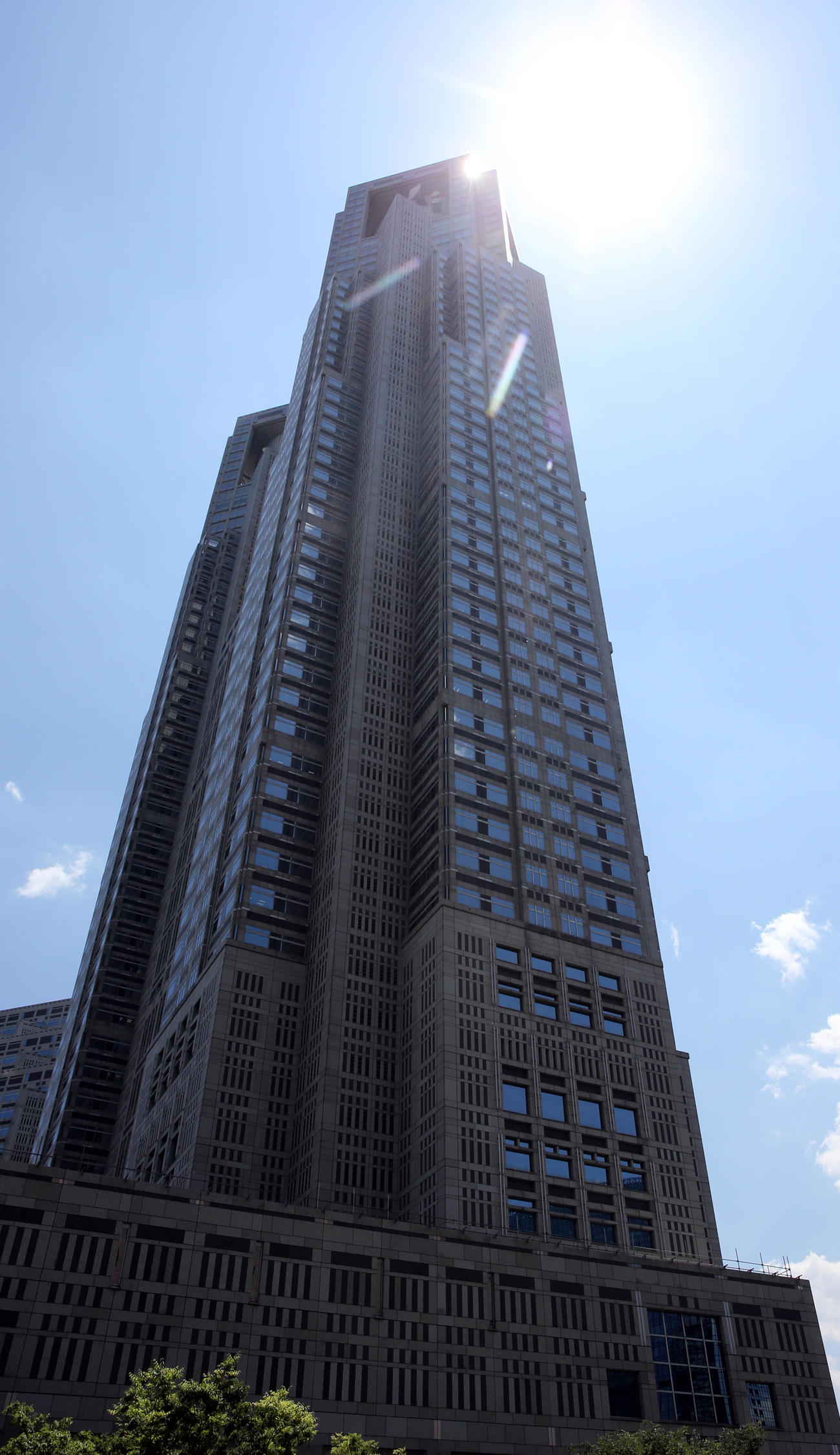 東京都庁（20年5月29日）