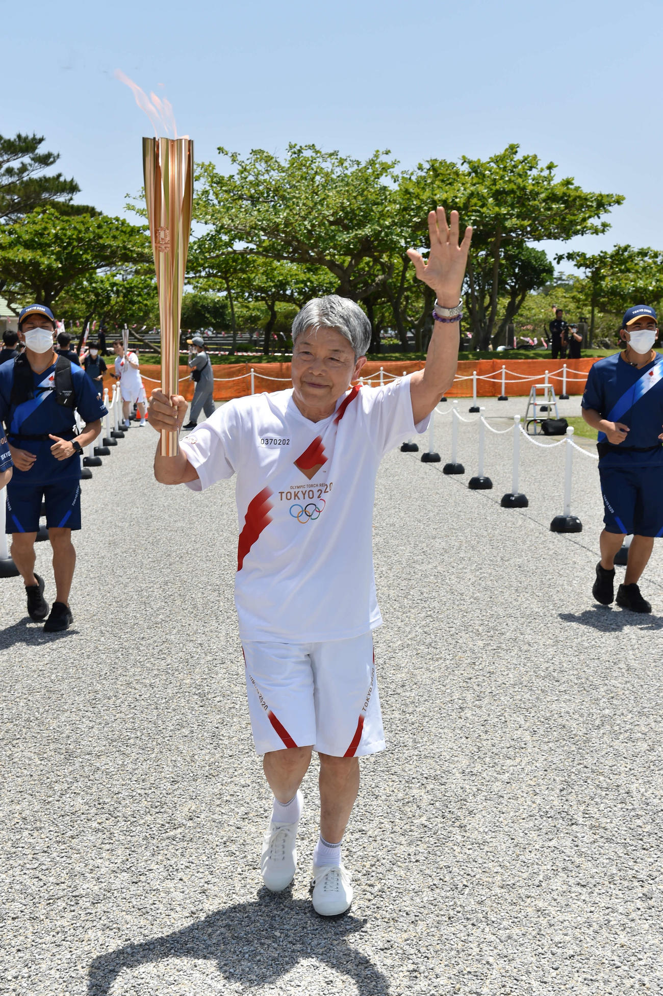 64年東京五輪聖火リレーで国内第1走者を務めた、沖縄国際大名誉教授の宮城勇さん（代表撮影）