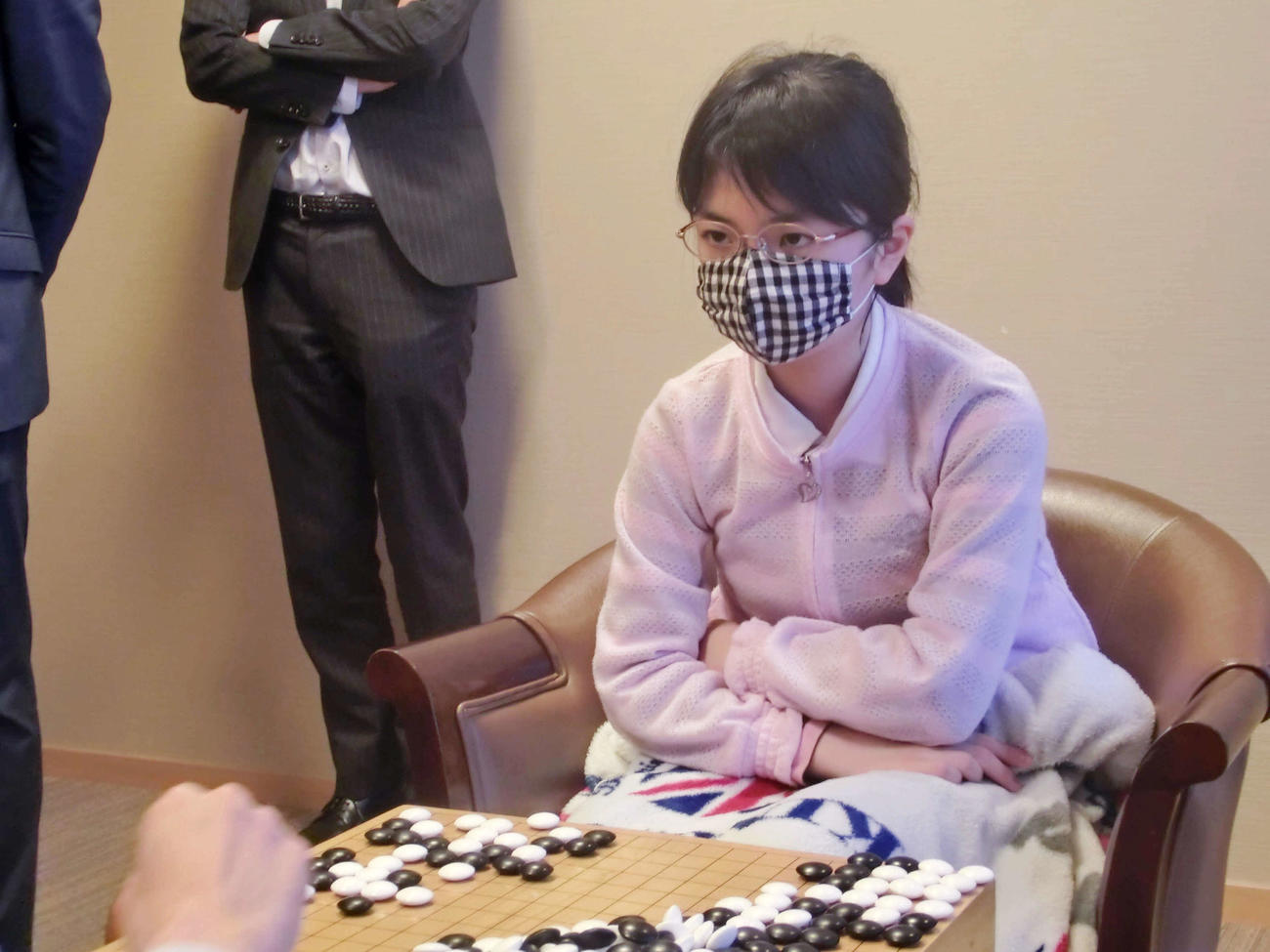 第46期棋聖戦ファーストトーナメント決勝で鳥井裕太三段を下し、史上最年少でCリーグ入りを決めた仲邑菫二段（日本棋院提供）