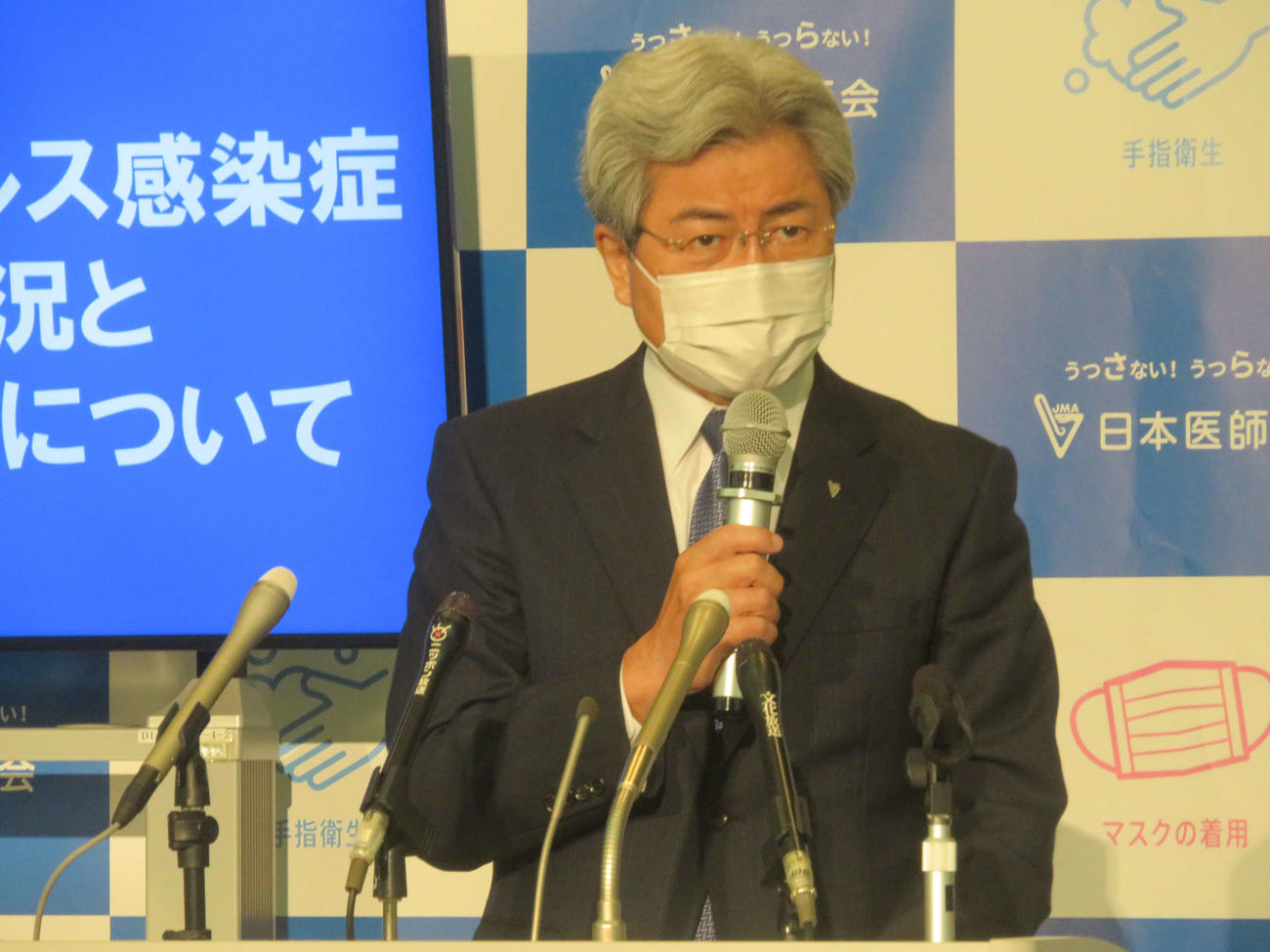 会見する中川会長（撮影・大上悟）