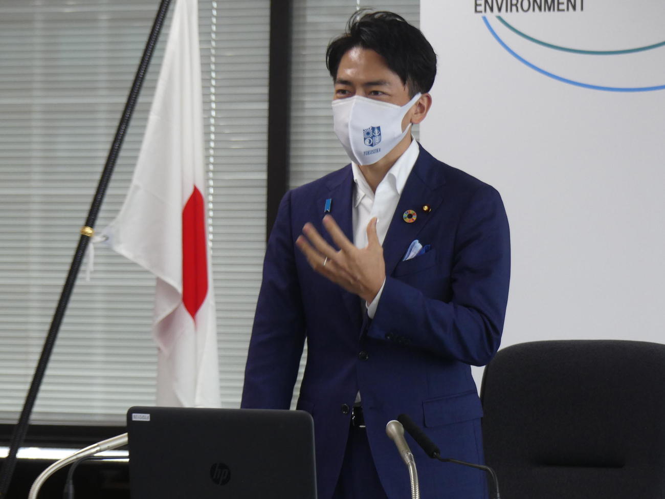虫垂炎で手術し退院後、本格的に公務に復帰し会見する小泉進次郎環境相