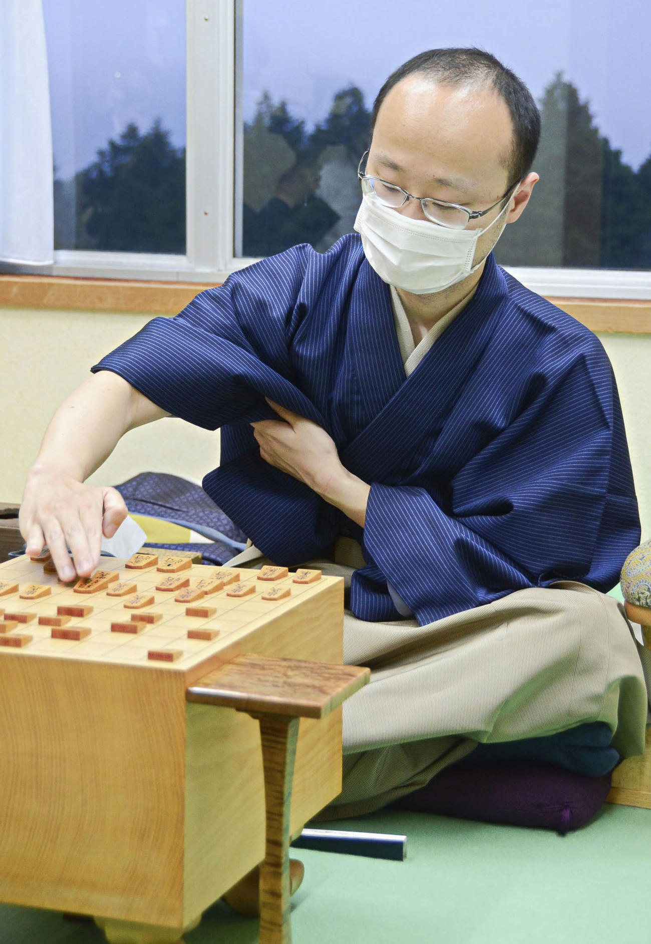 名人戦7番勝負の第5局で斎藤慎太郎八段を破り、初防衛を果たした渡辺明名人（日本将棋連盟提供）