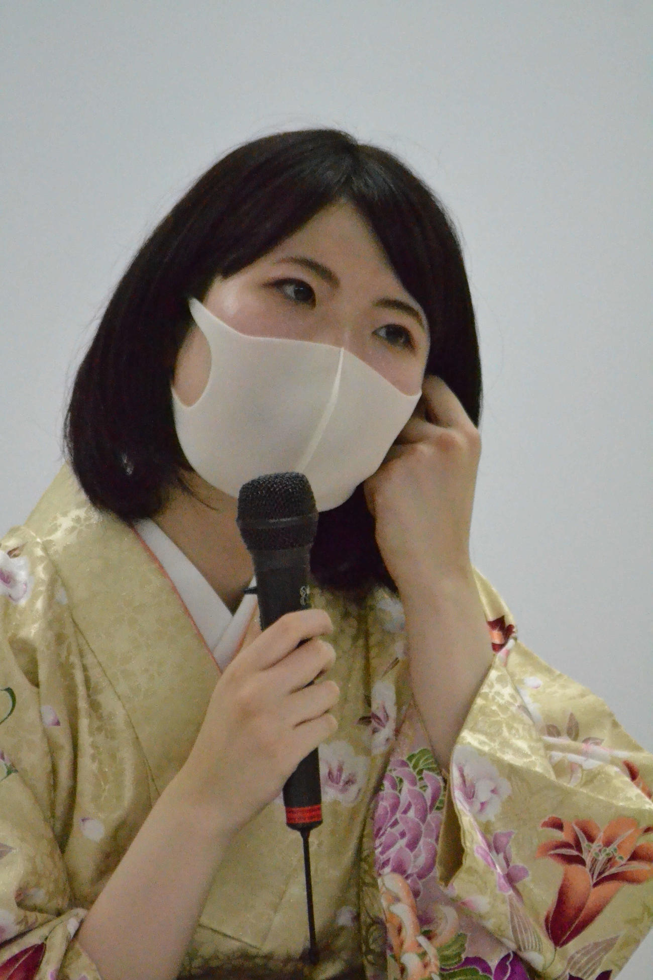 マイナビ女子オープン4連覇を果たして共同会見に応じる西山朋佳女王