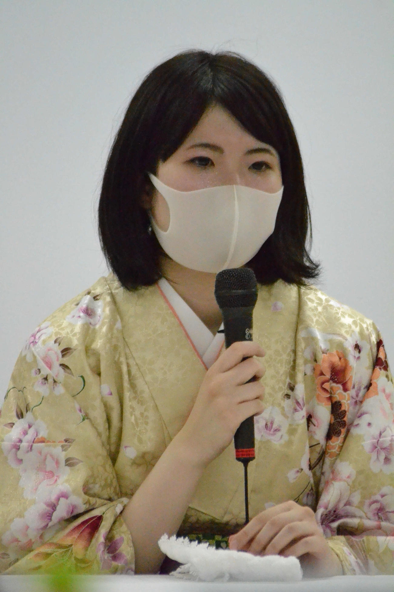 マイナビ女子オープン4連覇を果たして共同会見に応じる西山朋佳女王
