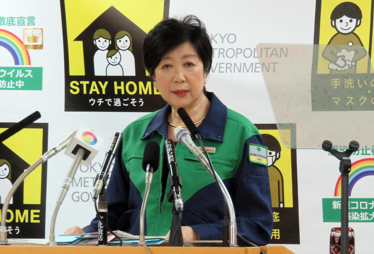 定例会見を行う小池都知事（撮影・鎌田直秀）