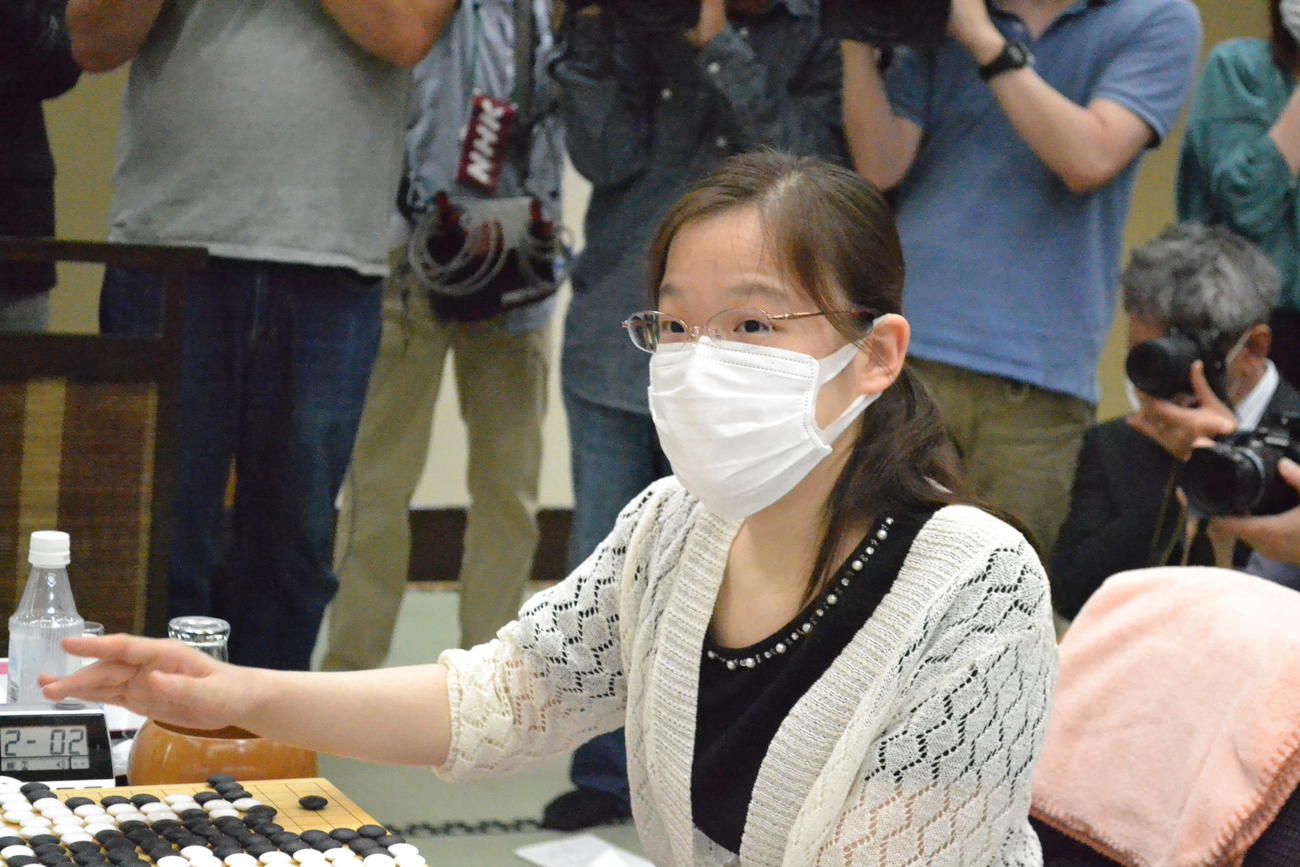仲邑菫二段を下して挑戦者決定戦に進出した牛栄子三段