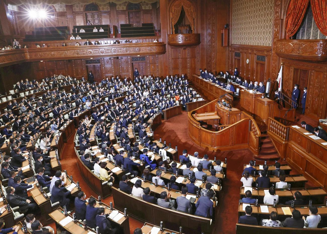 内閣不信任決議案が否決された衆院本会議（共同）