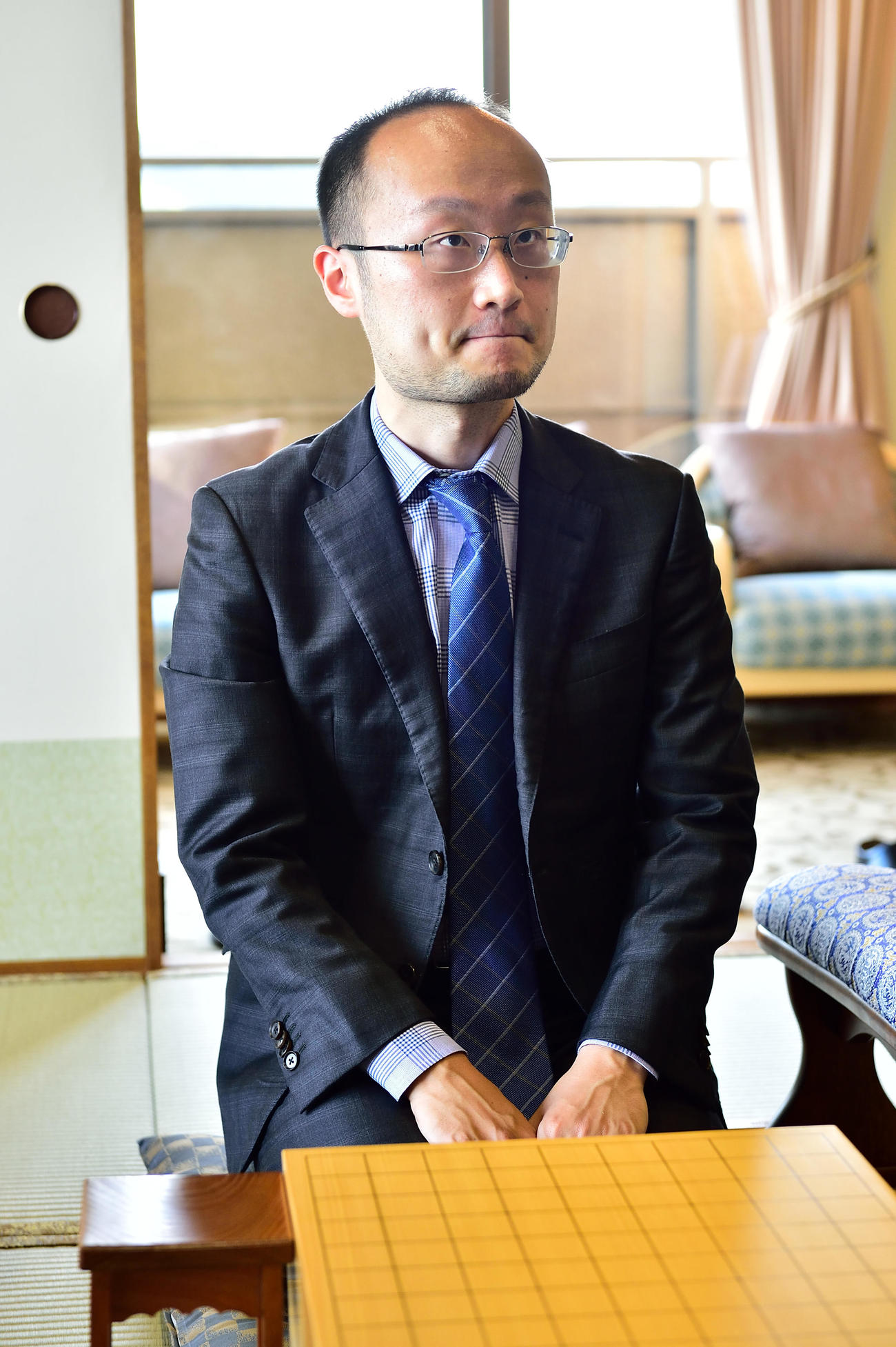 第92期ヒューリック杯棋聖戦5番勝負第2局の検分を実施した渡辺明名人（日本将棋連盟提供）
