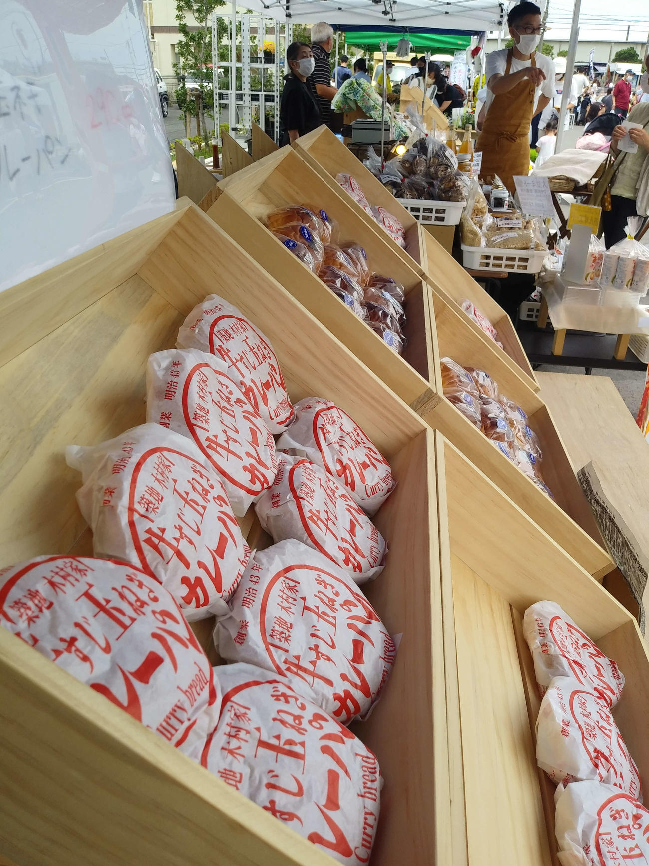 千葉・市川市場のイベントで「本当の最後」の築地木村家のあんぱんとカレーパンが販売された