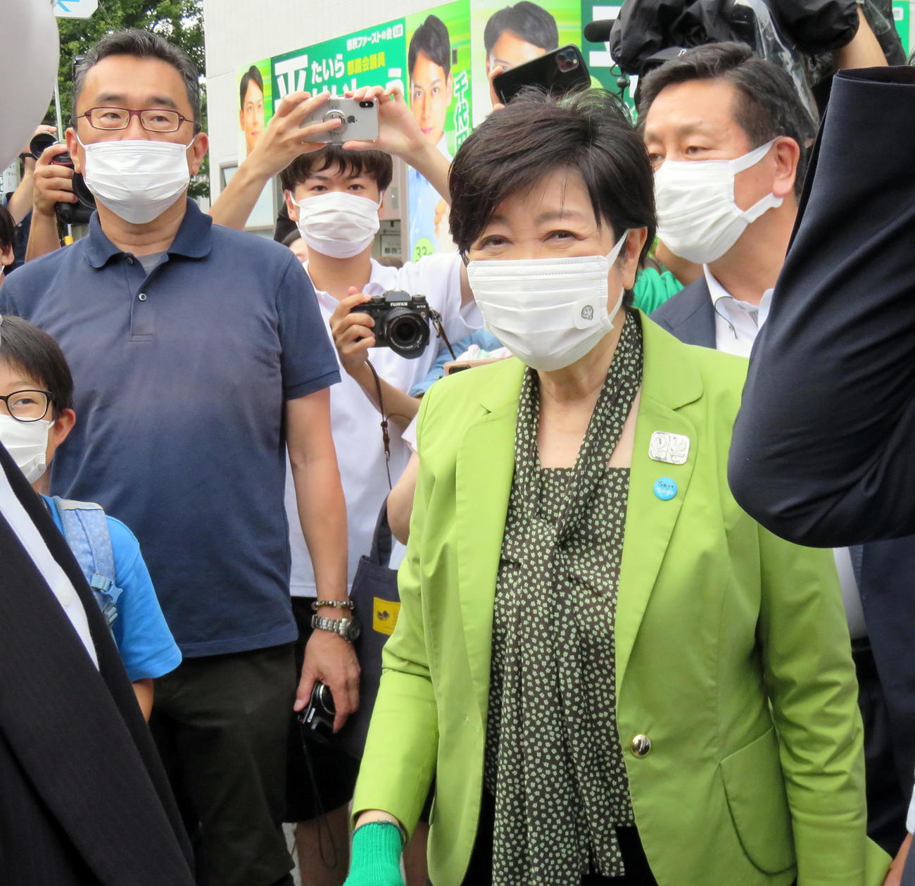 千代田区の都民ファーストの会候補者のもとを訪れた小池百合子都知事（撮影・鎌田直秀）