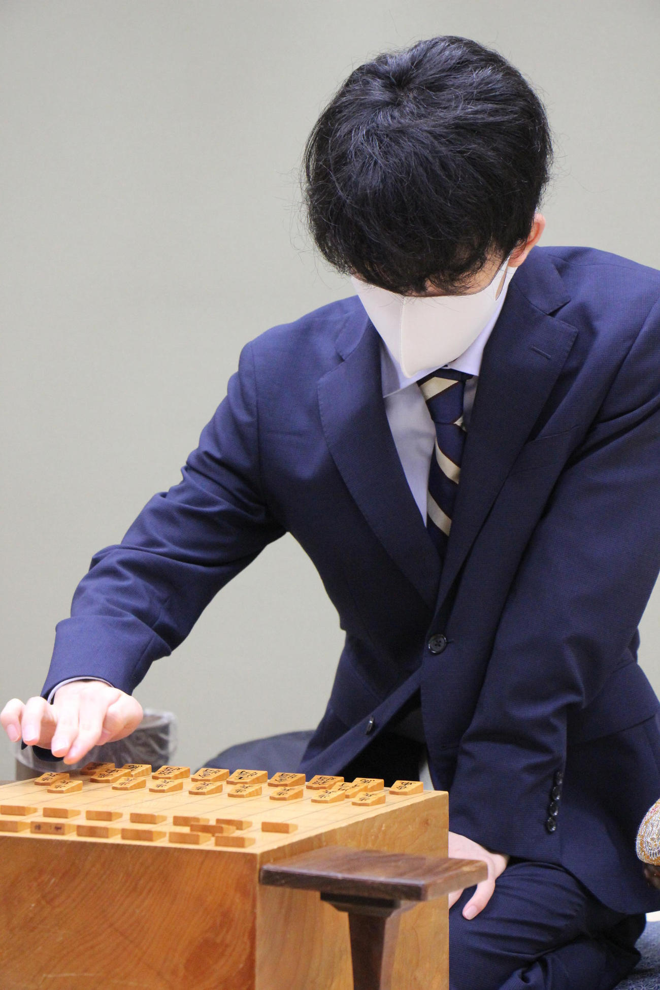 タイトル最年少防衛後、中2日で対局に臨んだ藤井聡太2冠（日本将棋連盟提供）