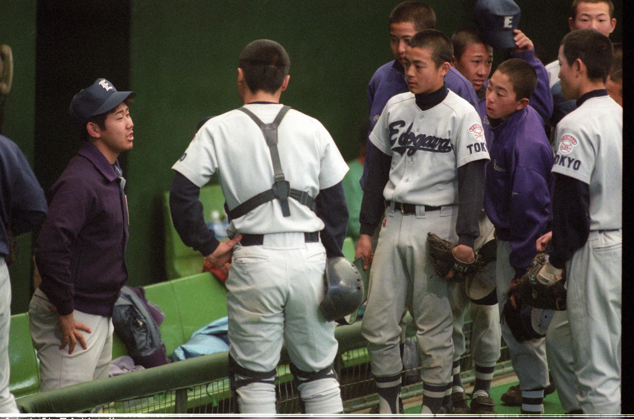 99年12月、練習試合で自らが所属した江戸川南シニアの選手たちに声をかける西武松坂