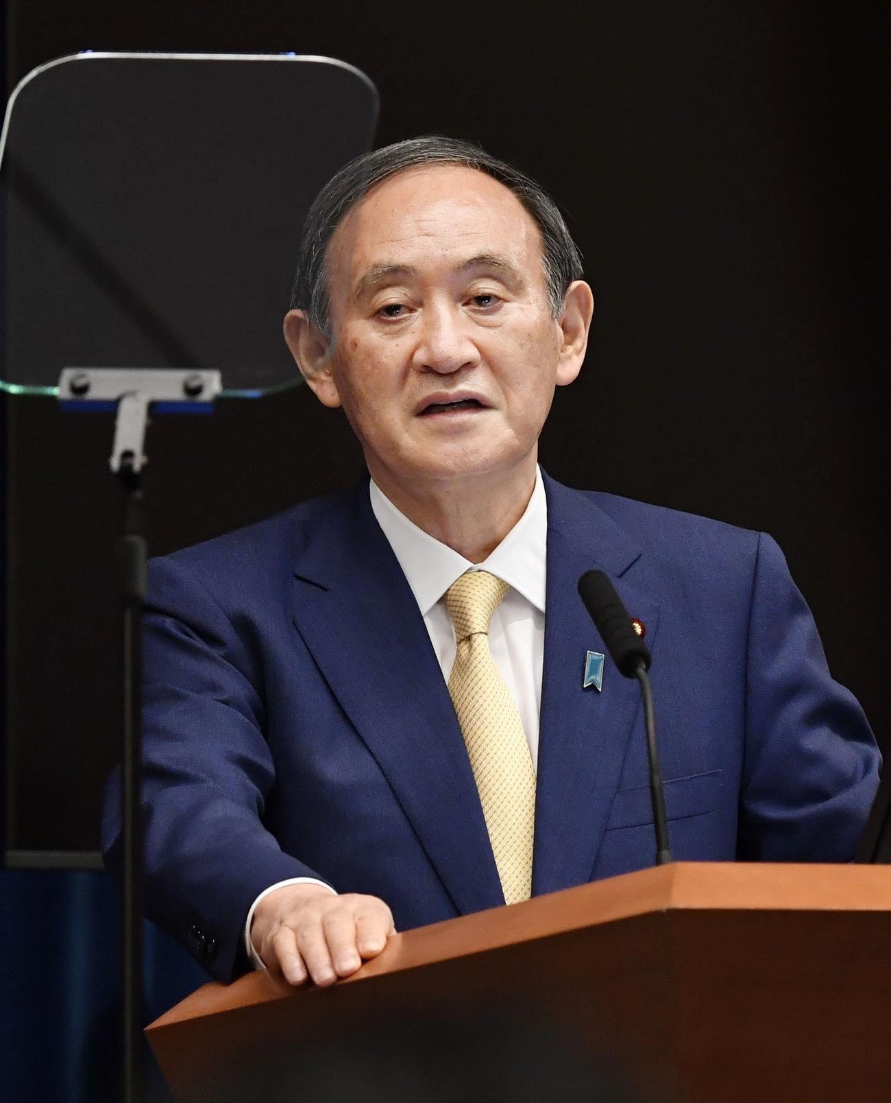 東京都に4度目となる緊急事態宣言発令などを表明し、記者会見する菅首相（共同）