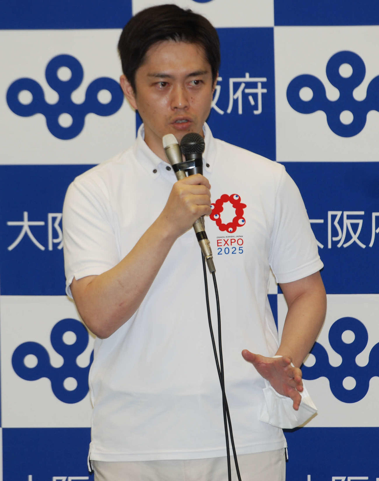 府対策本部会議後、会見する吉村洋文知事（撮影・松浦隆司）
