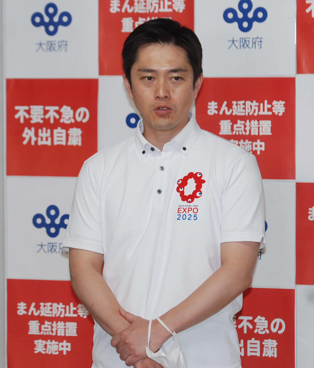 府庁で取材に応じる吉村洋文知事（撮影・松浦隆司）