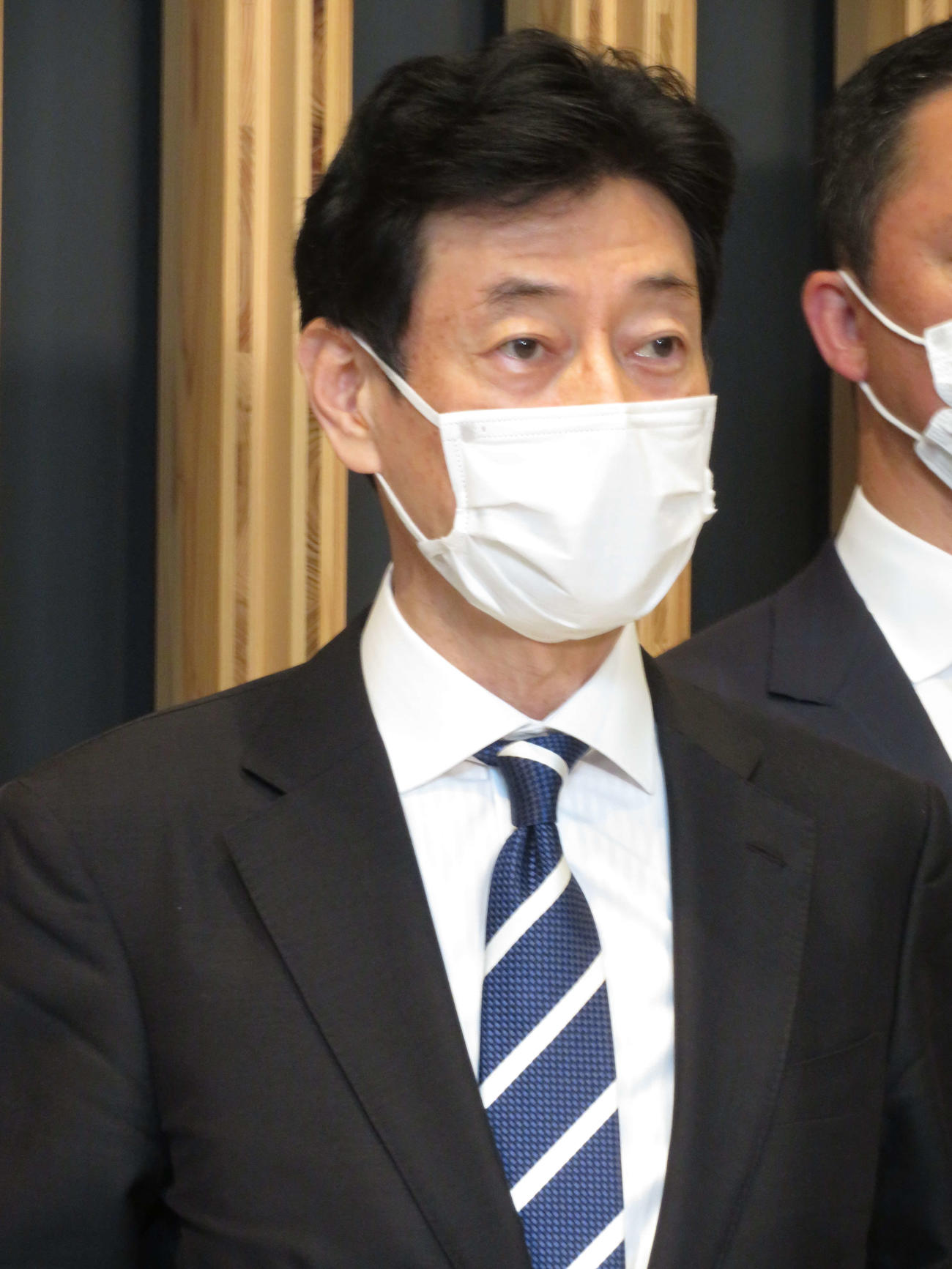 西村康稔経済再生相（2021年6月撮影）