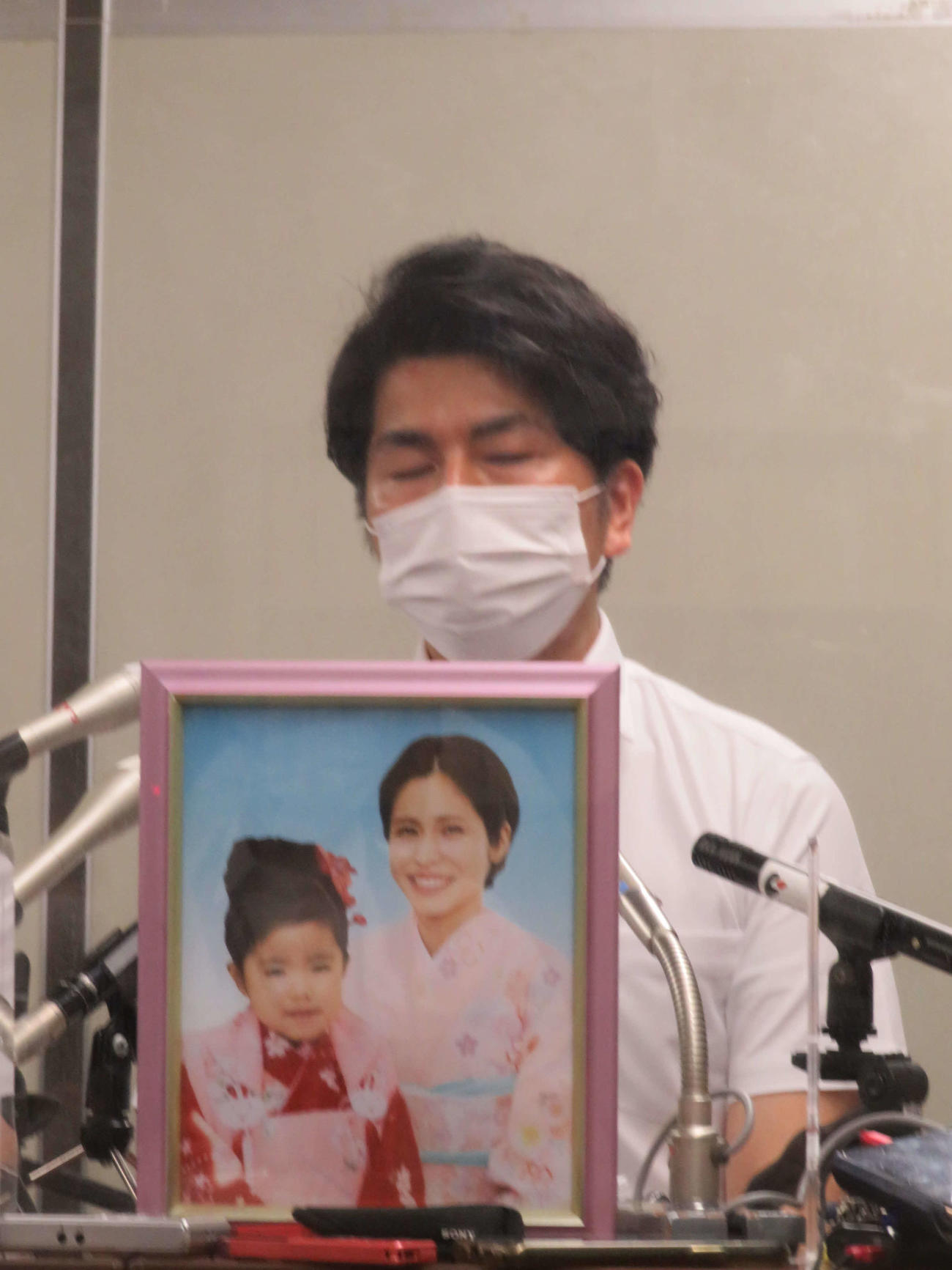 公判後、会見で涙をこらえる松永拓也さん（撮影・村上幸将）