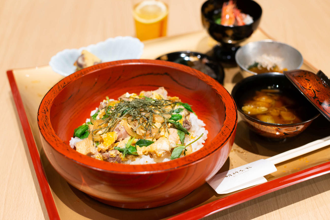 豊島の昼食は「軍鶏親子丼、アイスレモンティー」（日本将棋連盟提供）