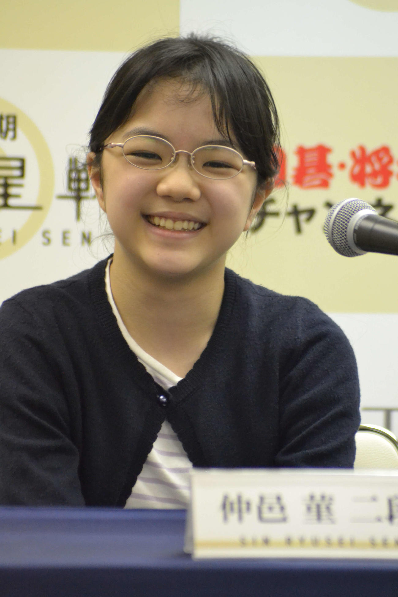 新竜星戦の終局後、会見に応じた仲邑菫二段