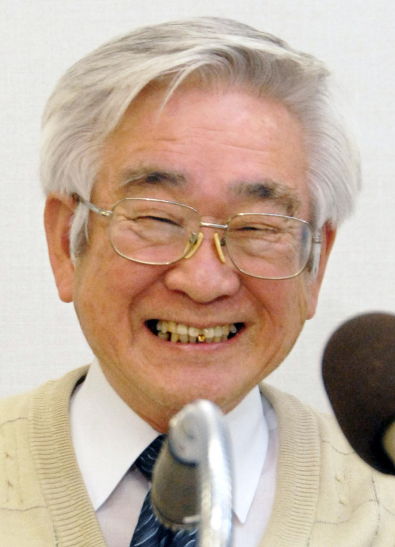 2008年10月　ノーベル物理学賞受賞が決まり、記者会見で笑顔の益川敏英さん（共同）