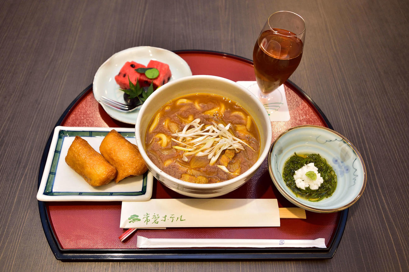 藤井が注文した「常磐名物　カレーうどん御膳」（日本将棋連盟提供）