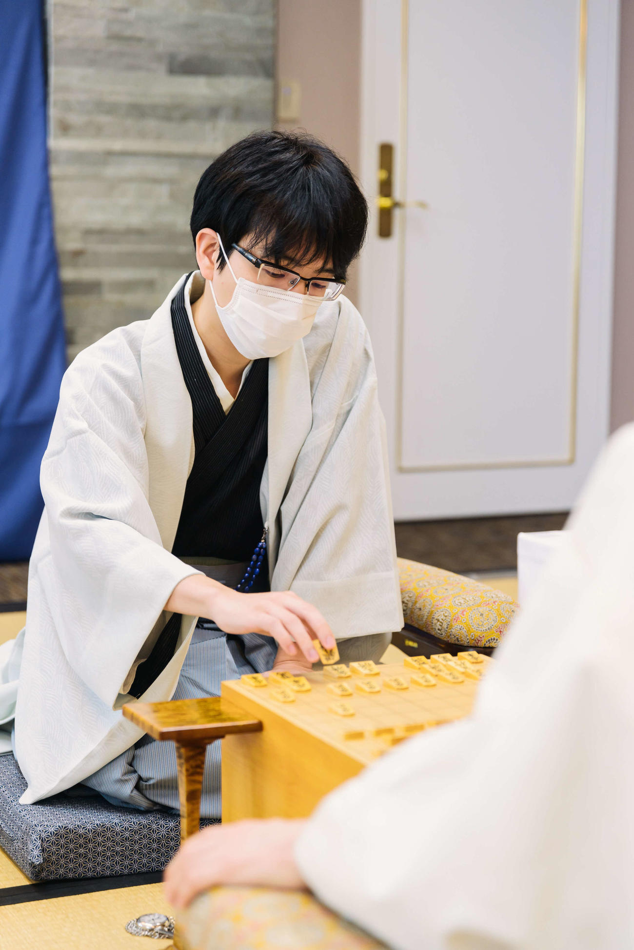 叡王戦5番勝負第4局に臨んだ豊島将之叡王（日本将棋連盟提供）