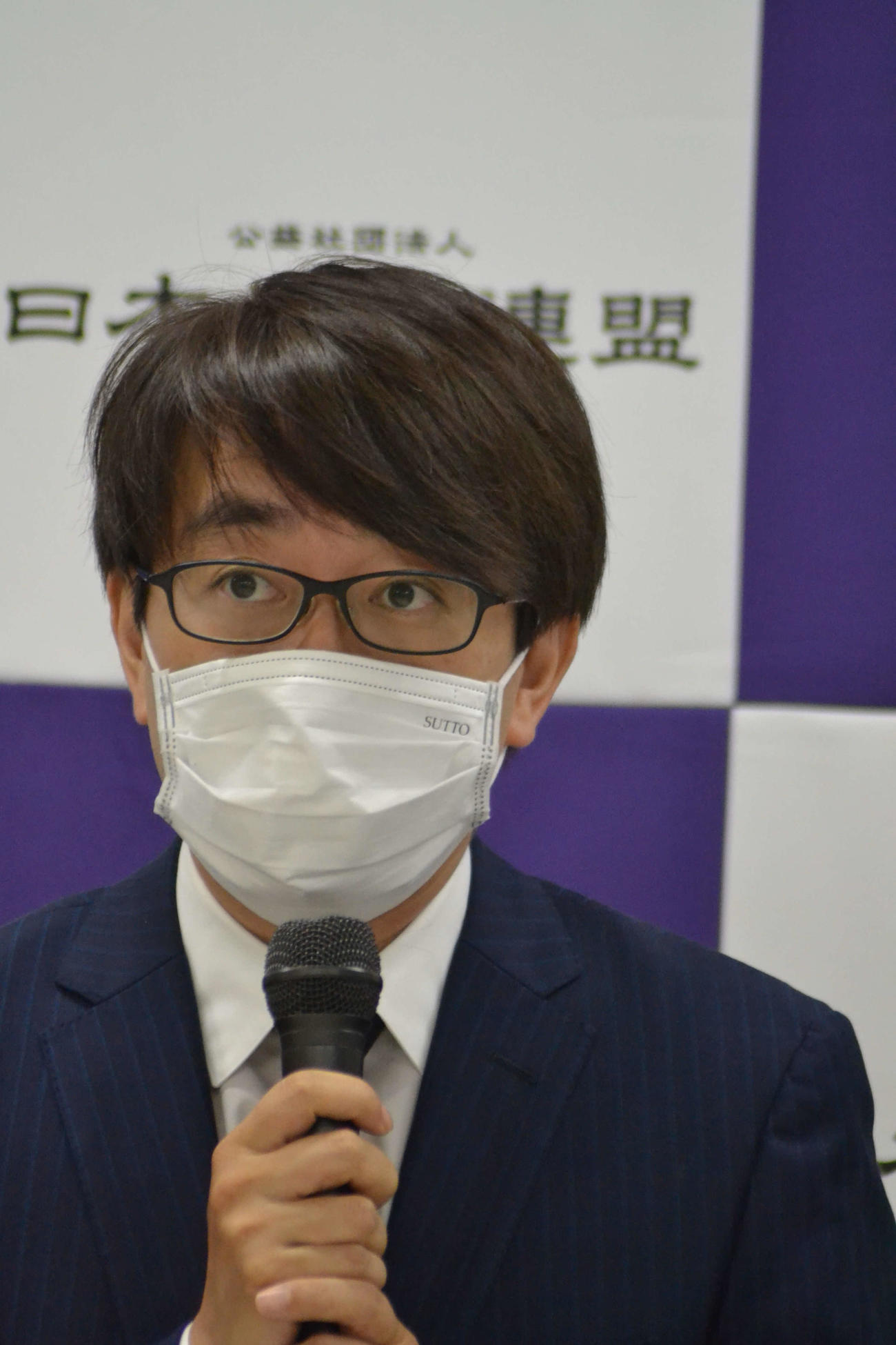 「創立100周年事業・東西将棋会館建設委員会」の委員長として会見に出席した羽生善治九段
