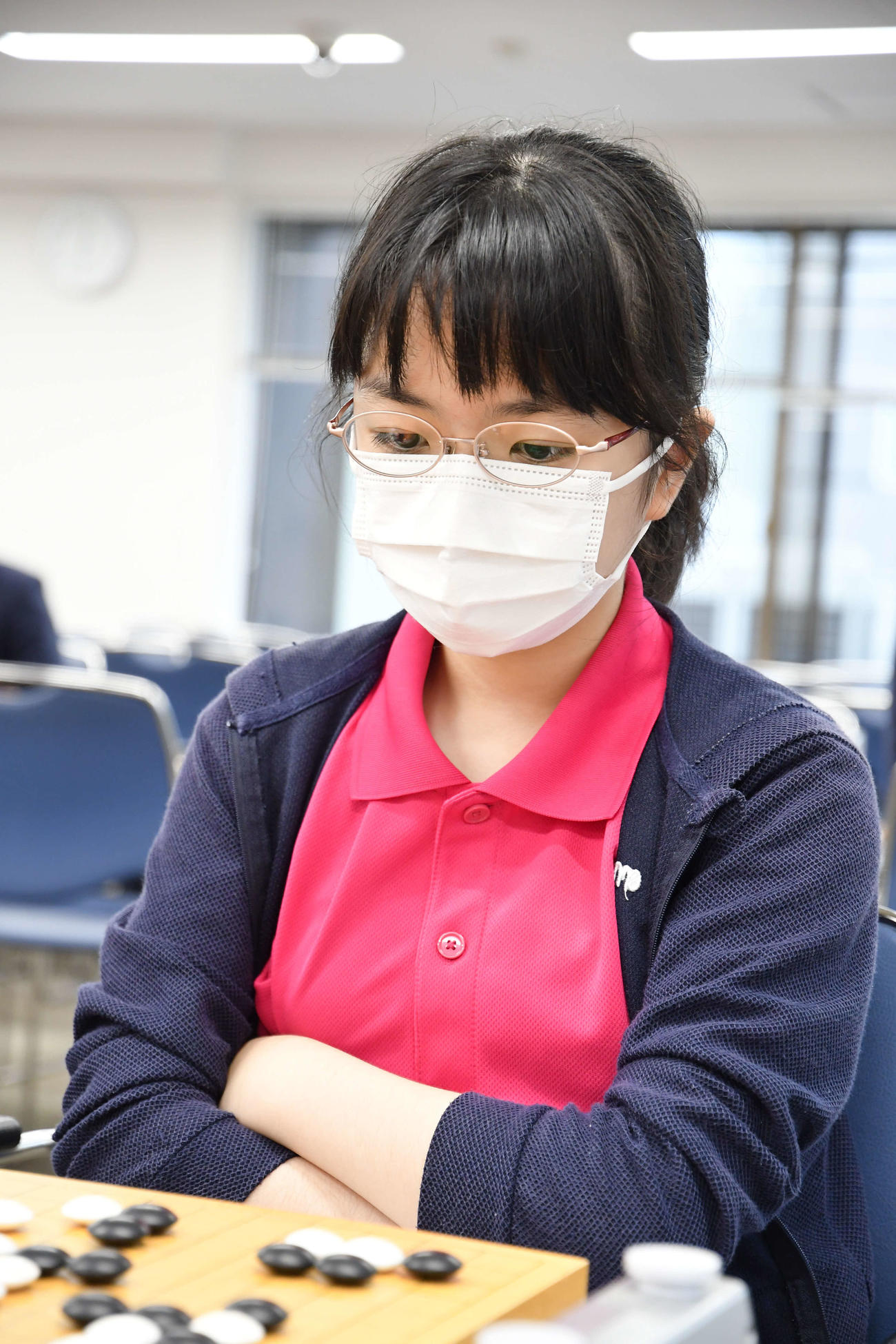 王座戦予選Cで小松英子四段を下して、予選Bに進出した仲邑菫二段（日本棋院提供）