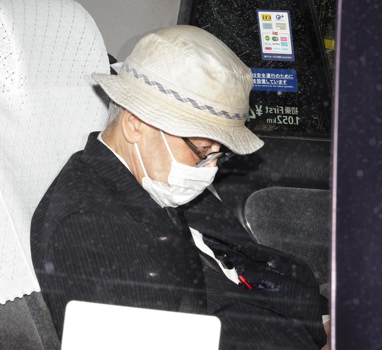 実刑判決を受け東京地方裁判所を後にする飯塚幸三被告（撮影・中島郁夫）