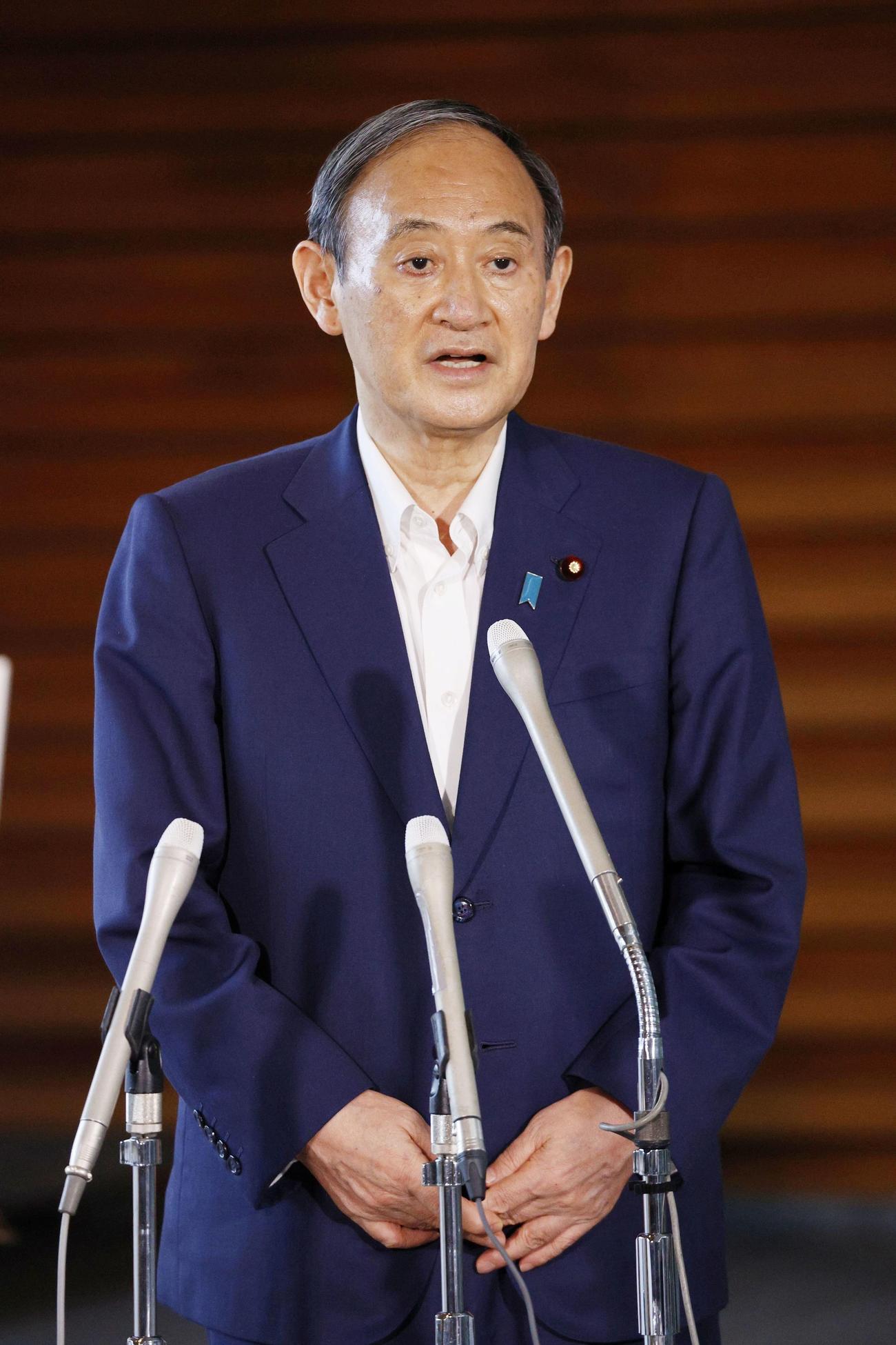 自民党総裁選の不出馬を表明し、取材に応じる菅首相（ロイター）