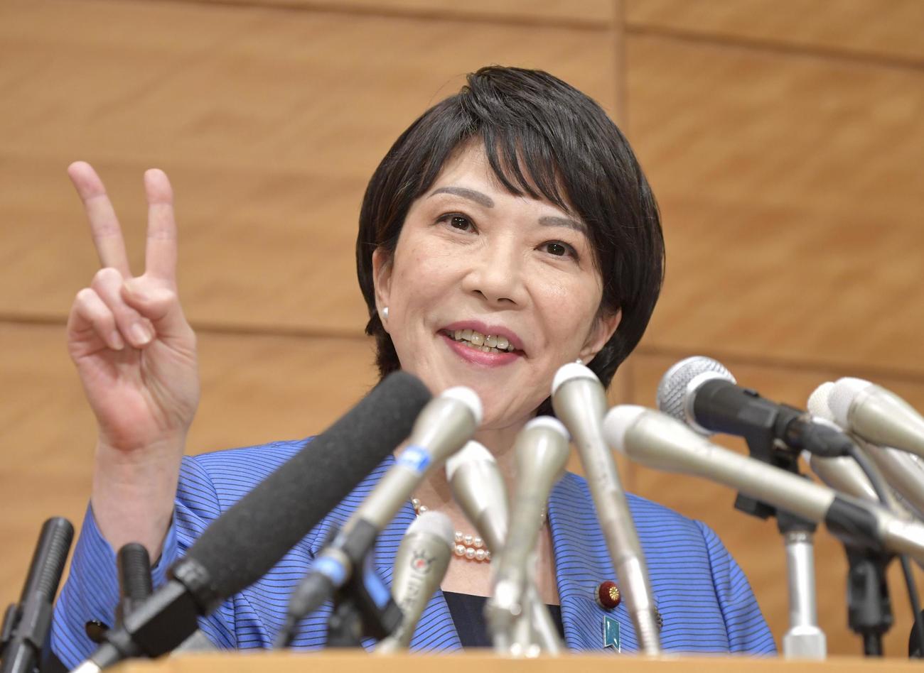 記者会見で自民党総裁選への立候補を表明し、政策について語る高市早苗前総務相（共同）