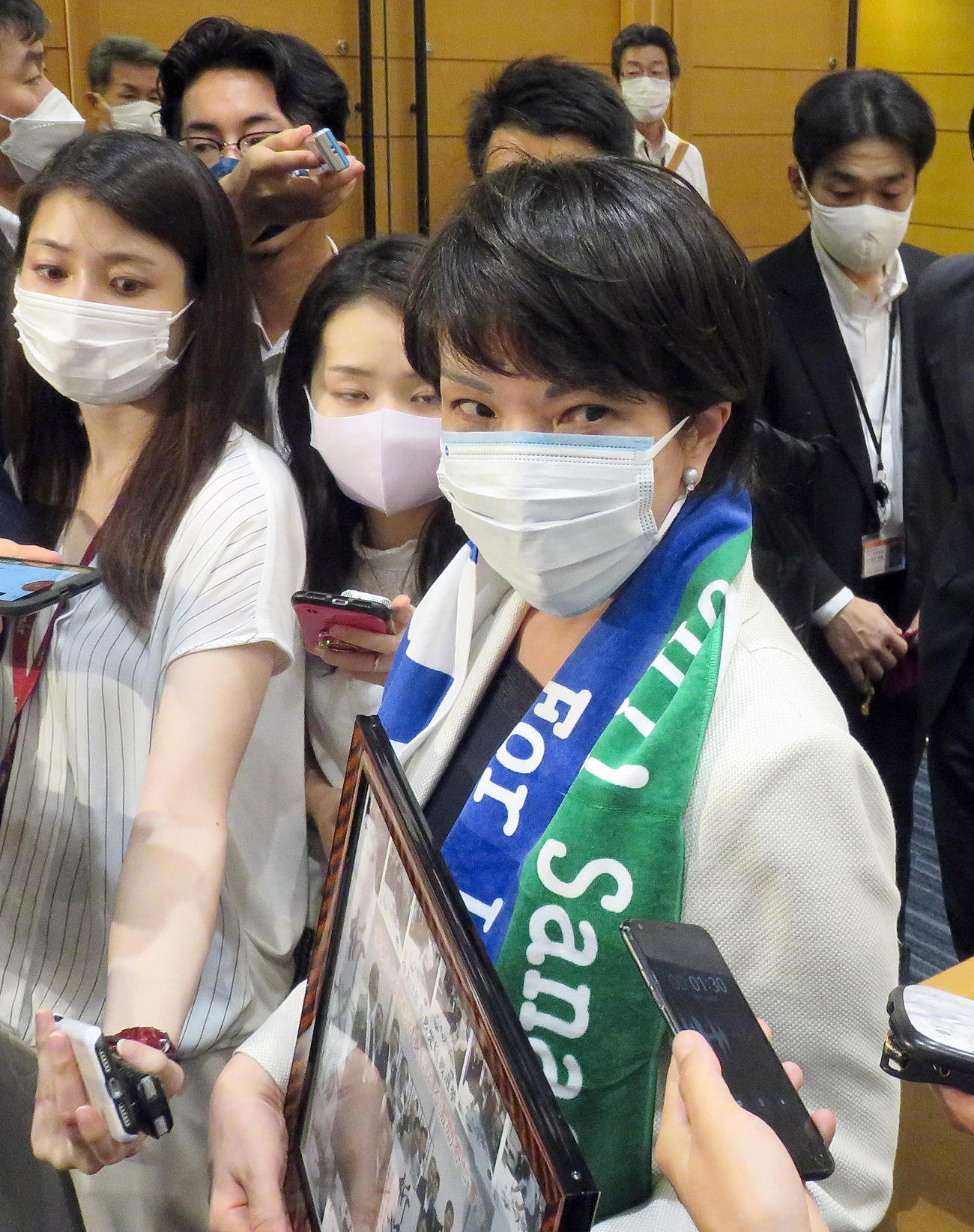 「選対本部立ち上げ集会」後に取材対応する高市早苗前総務相（撮影・鎌田直秀）