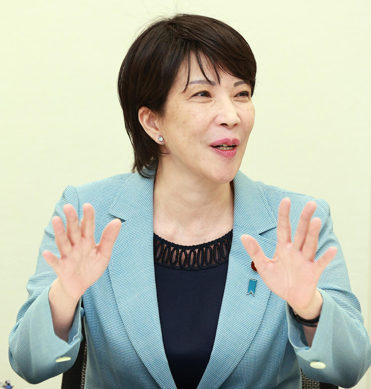 自民党総裁選を前に、笑顔でインタビューに答える高市早苗前総務相（撮影・浅見桂子）