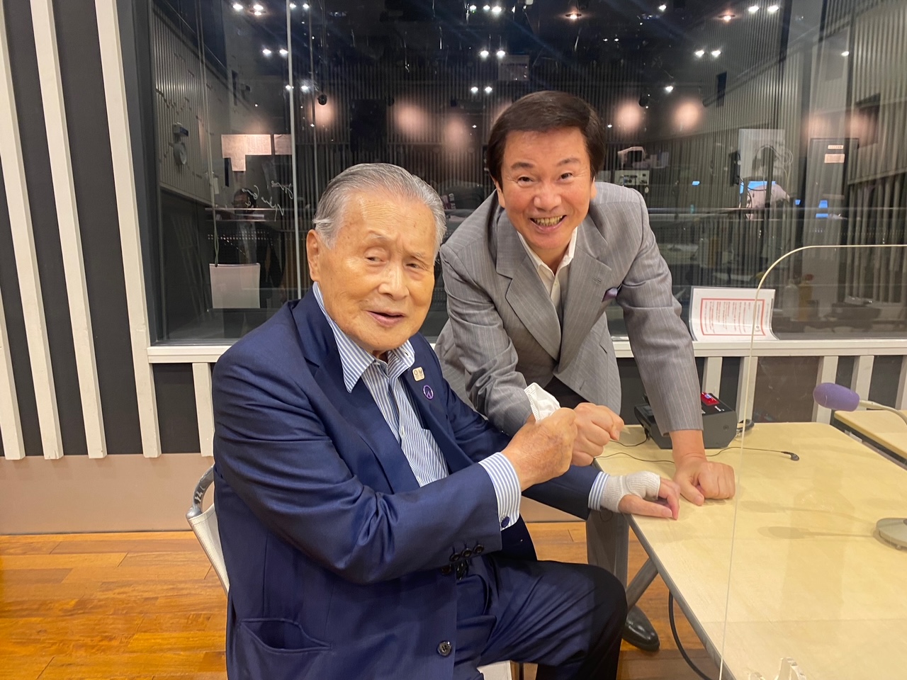 森田健作（右）のラジオ番組にゲスト出演する森喜朗氏