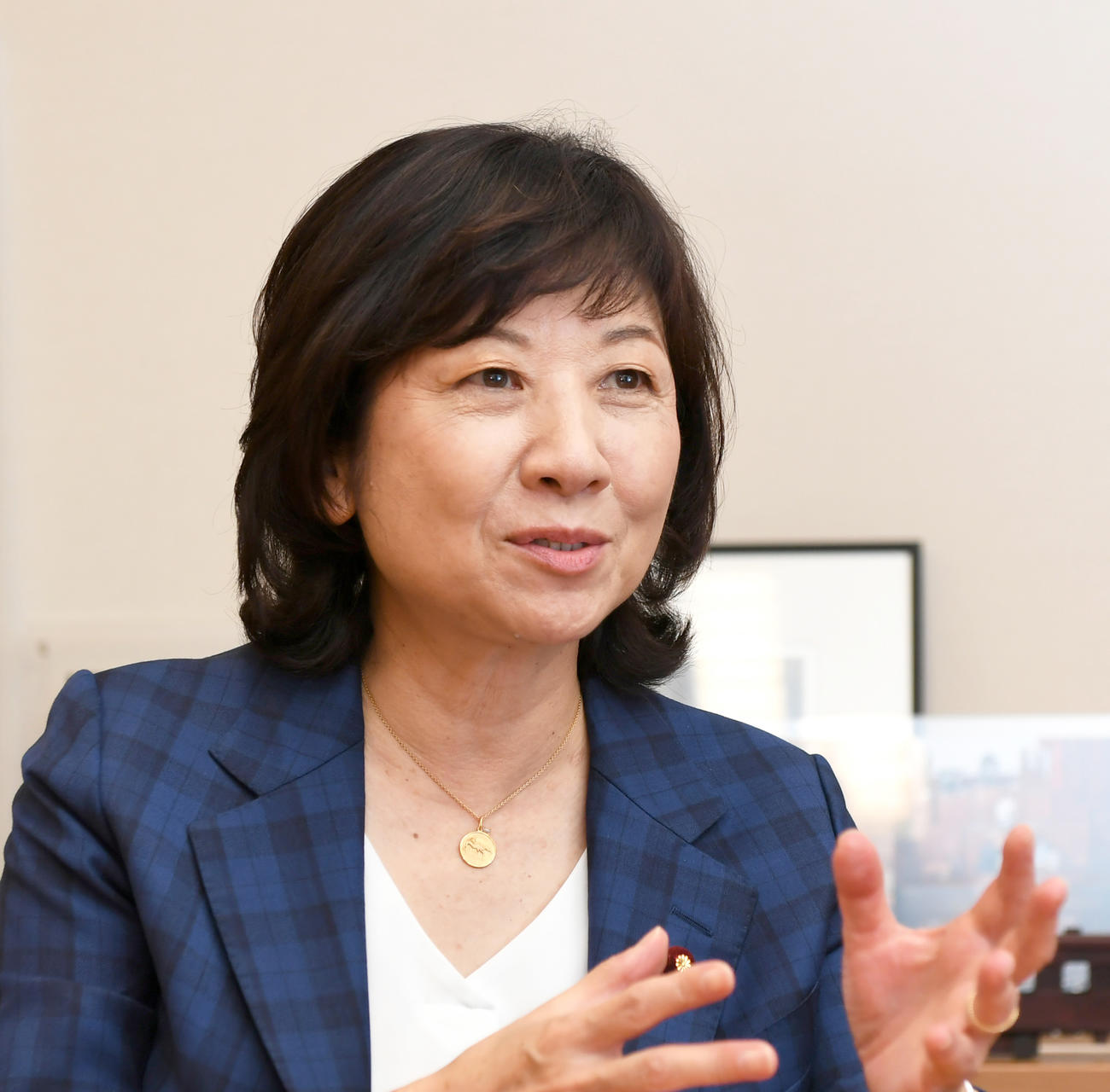 インタビューに答える野田聖子幹事長代行（撮影・酒井清司）
