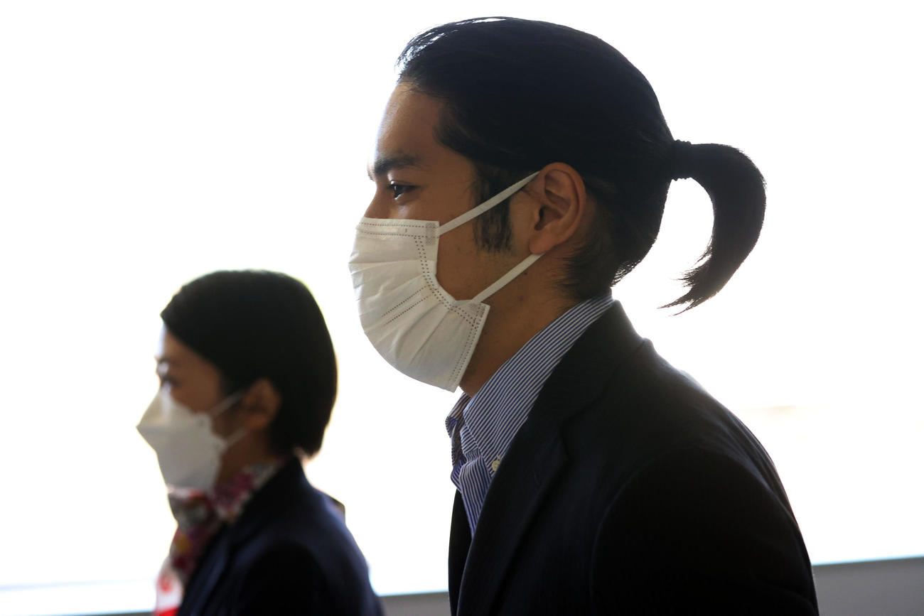成田空港に到着した小室圭さん（撮影・狩俣裕三）