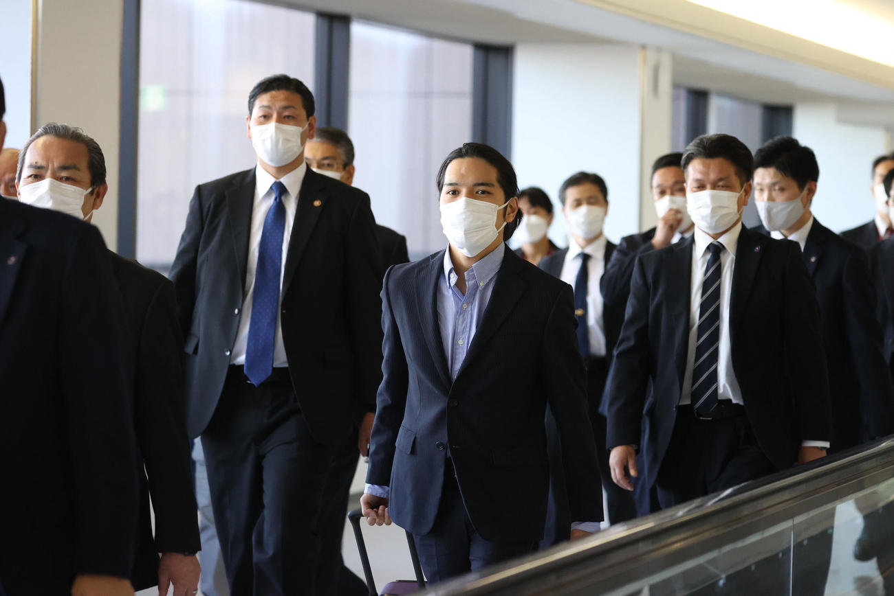 成田空港に到着した小室圭さん（撮影・狩俣裕三）