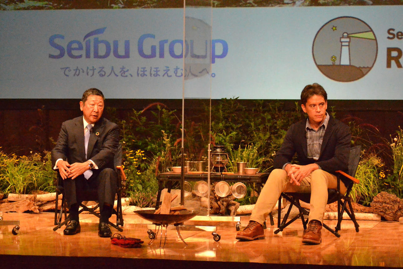 アウトドア事業の推進に向けた共同会見を行った「西武ホールディングス」の後藤高志社長（左）と「R．project」丹埜倫社長