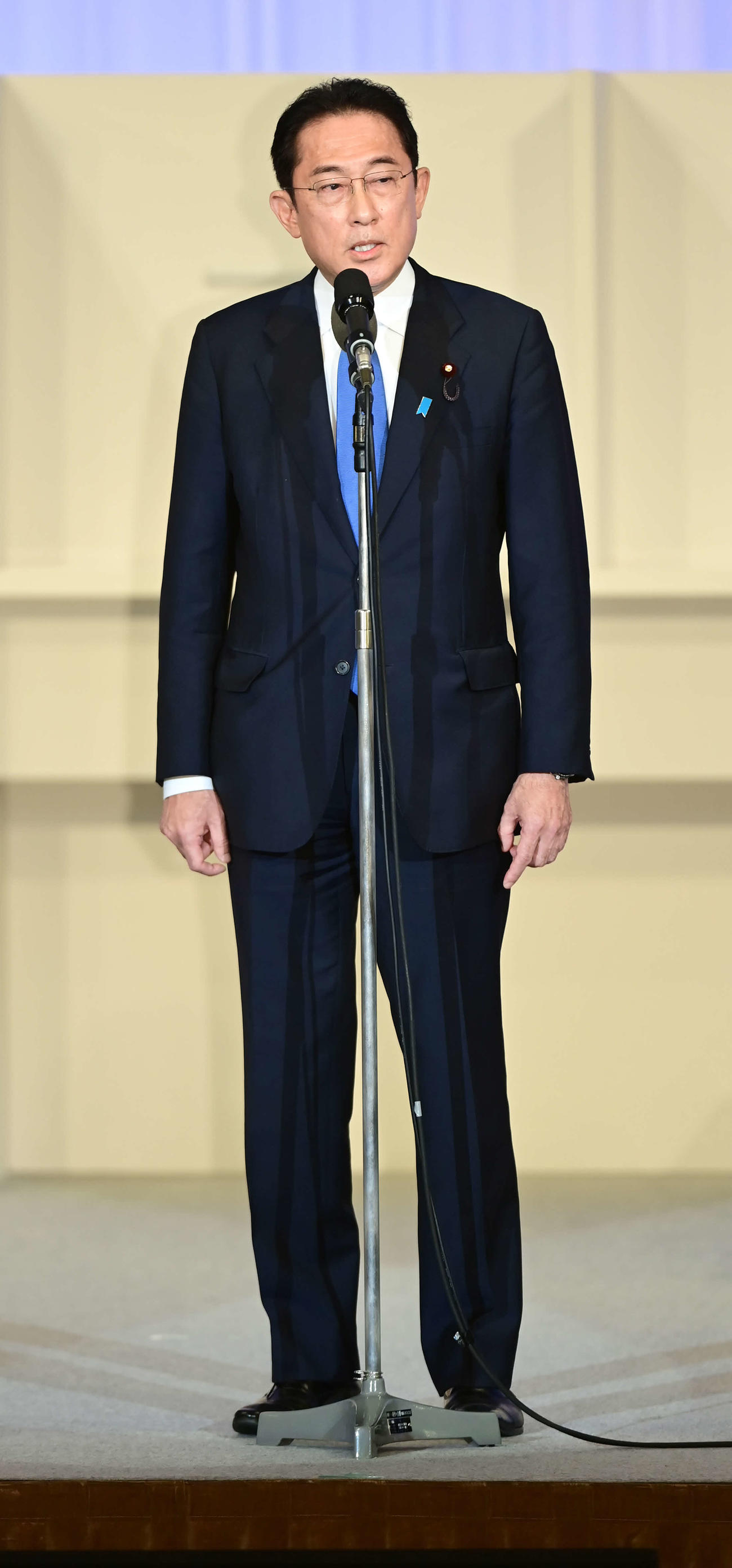 自民党総裁選で決戦投票の末に新総裁となりあいさつする岸田文雄前政調会長（撮影・小沢裕）