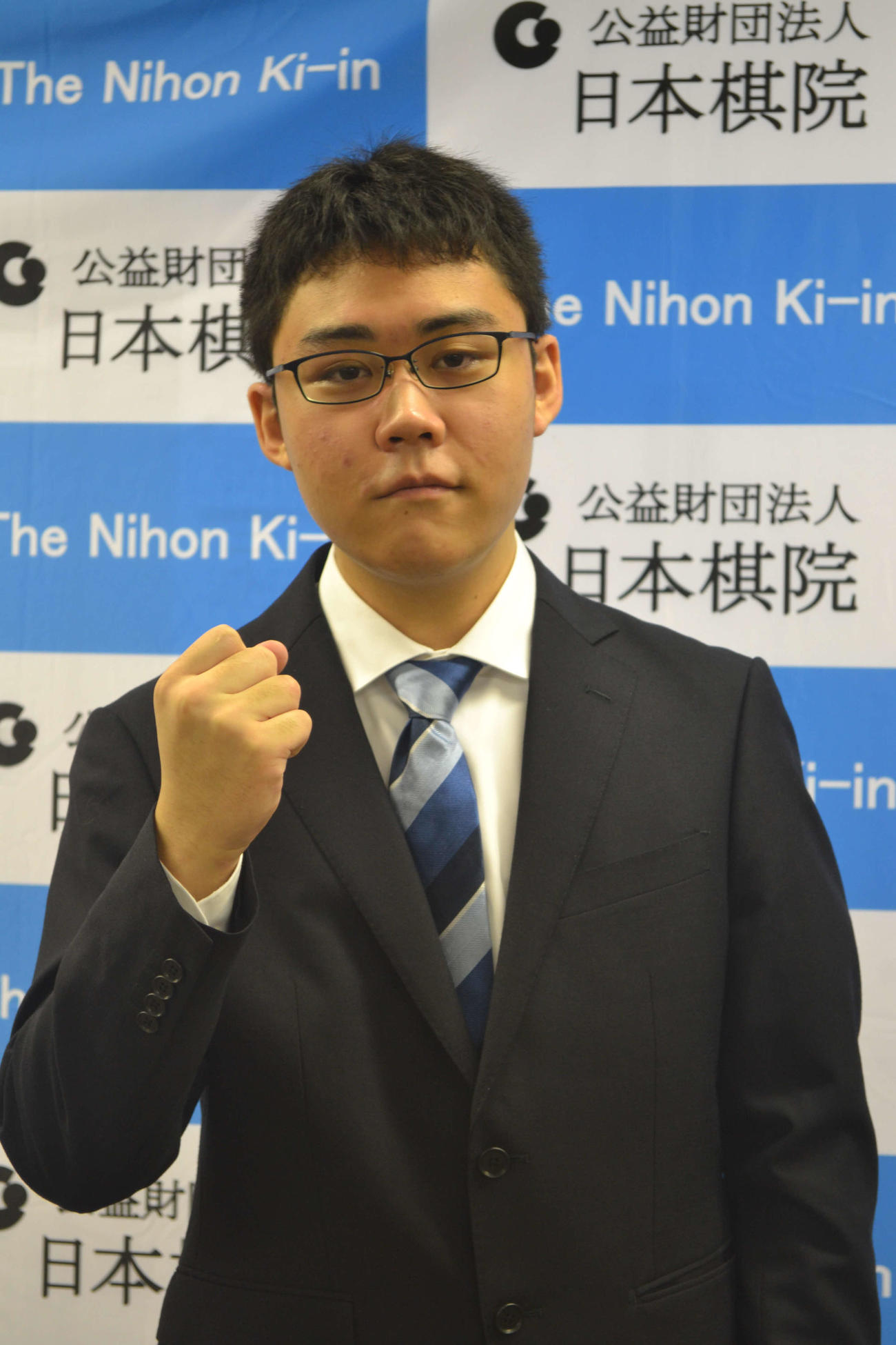 日本棋院東京本院の夏季採用でプロとなった日野勝太初段