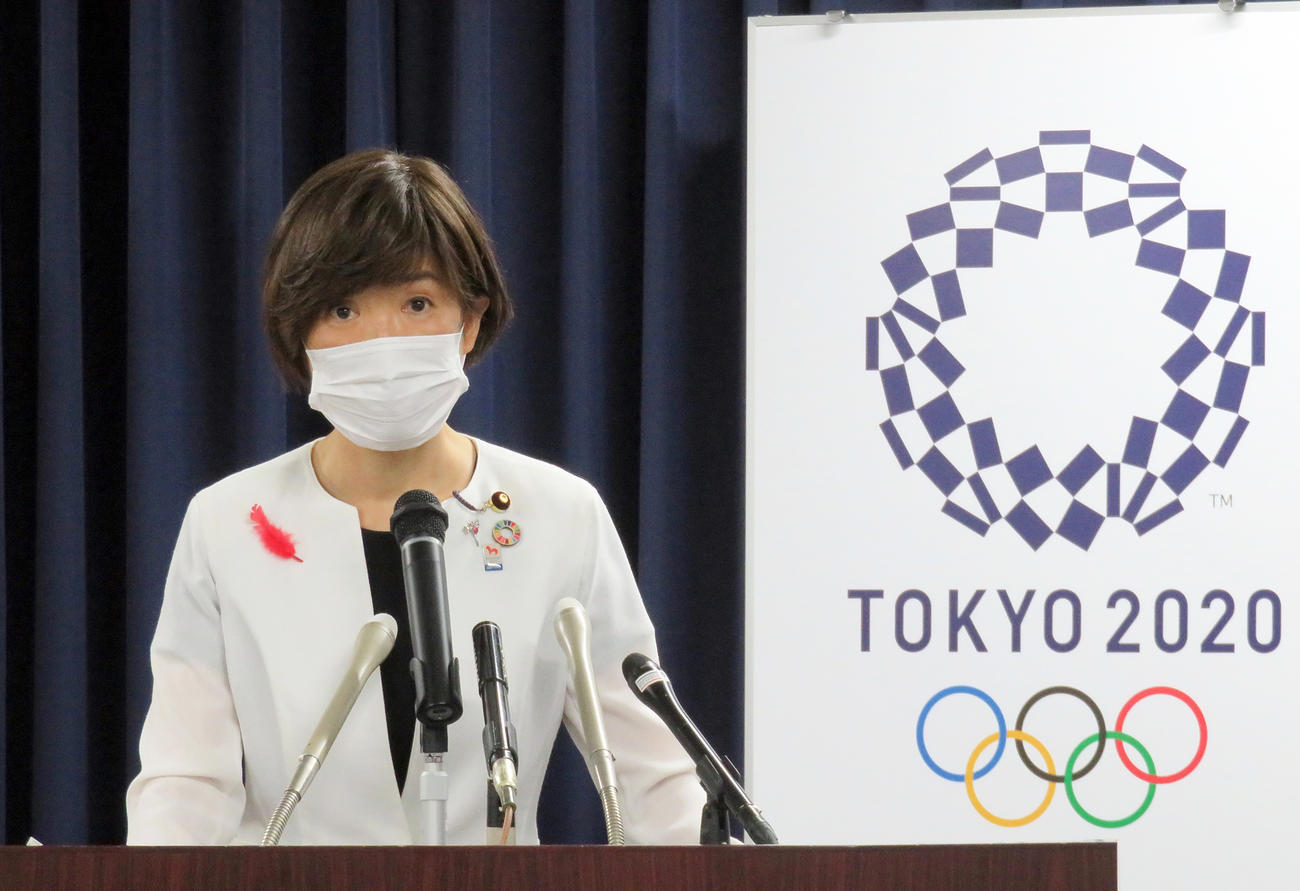 就任会見を行う堀内ワクチン相（撮影・鎌田直秀）