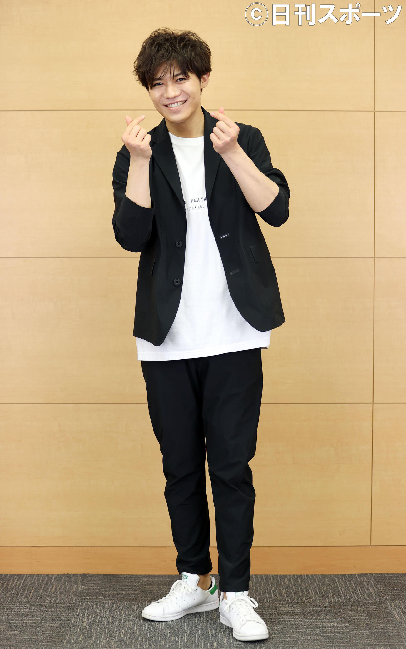 事務所の演歌歌手１号の新浜レオン（2021年6月撮影）