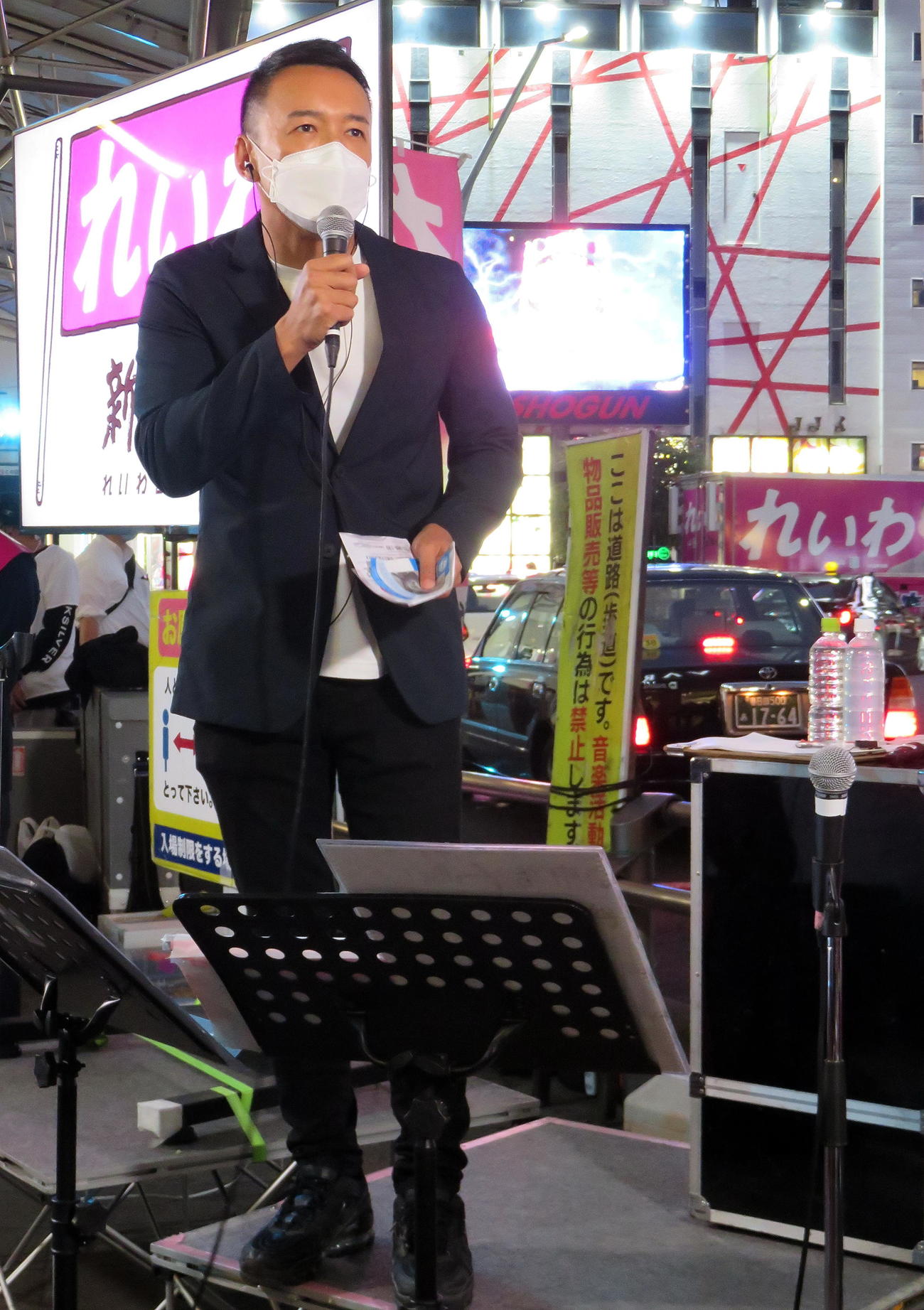 東武鉄道新越谷駅前で街頭演説を行う、れいわ新選組の山本太郎代表（撮影・鎌田直秀）