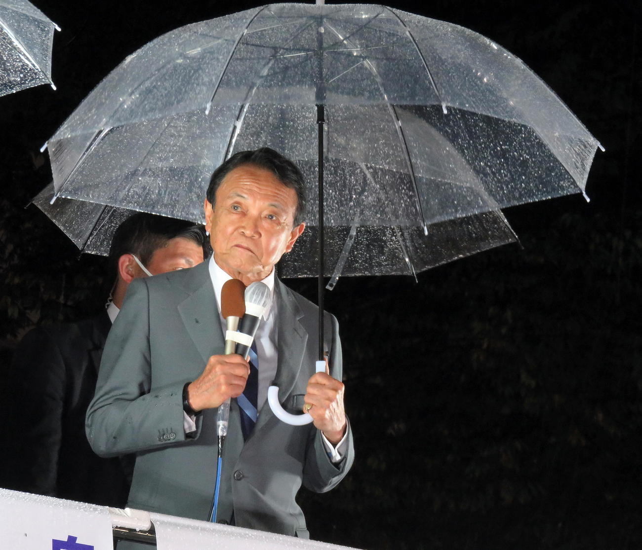 府中市内で応援演説を行う自民党の麻生太郎副総裁（撮影・鎌田直秀）