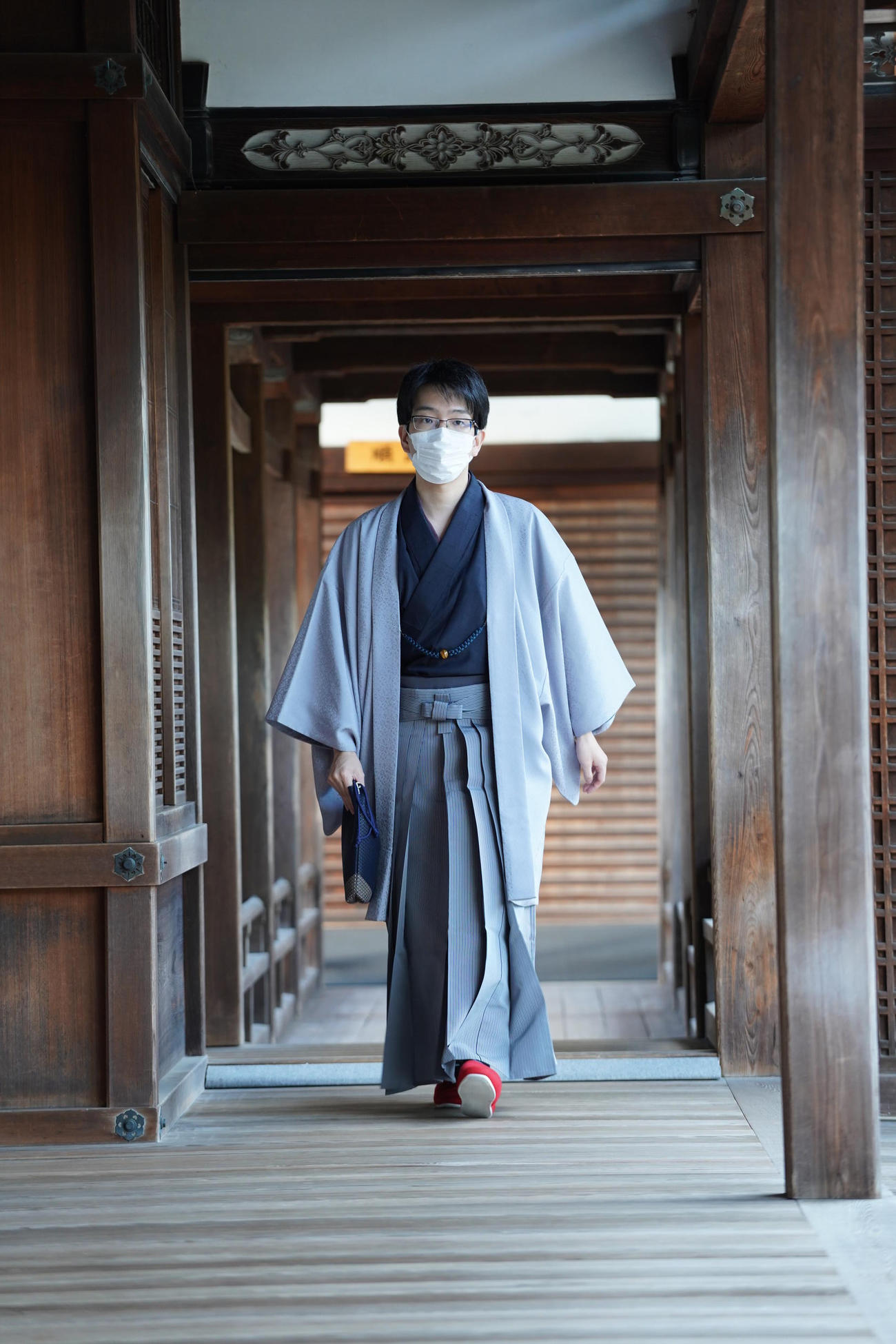 第34期竜王戦7番勝負第2局2日目に臨んだ豊島将之竜王（日本将棋連盟提供）