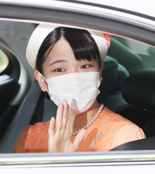 仙洞仮御所に入られる眞子さま（撮影・足立雅史）