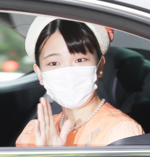 仙洞仮御所に入られる眞子さま（撮影・足立雅史）