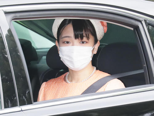 仙洞仮御所を後にされる眞子さま（撮影・足立雅史）