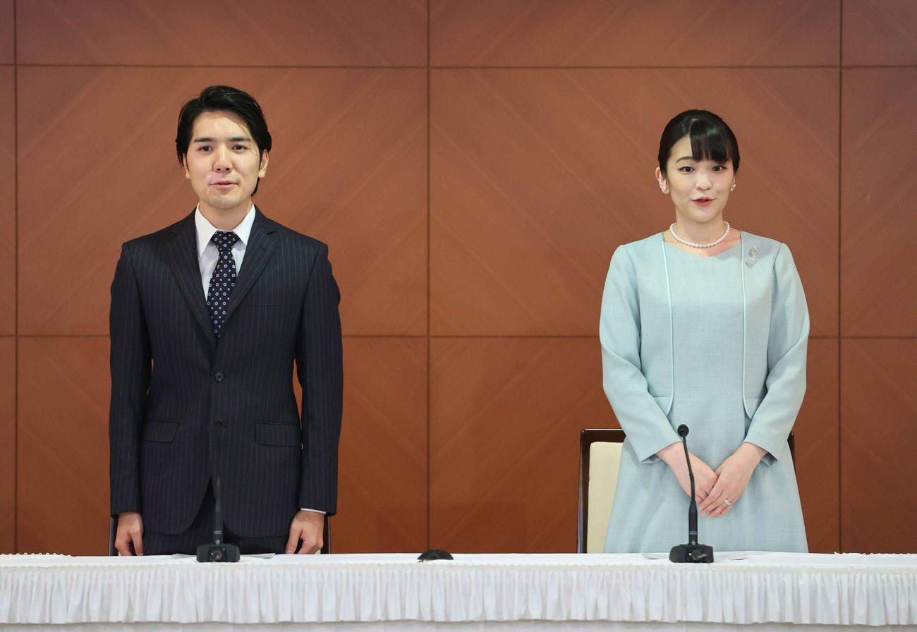 結婚し、記者会見に臨む小室圭さんと眞子さん（代表撮影）